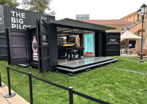 Containers that Stop Digging LA installed for a pop-up store at Fashion Island in Newport Beach. 
