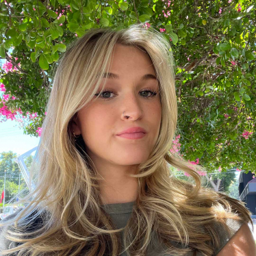 Sienna Mendoza, Marketing Manager